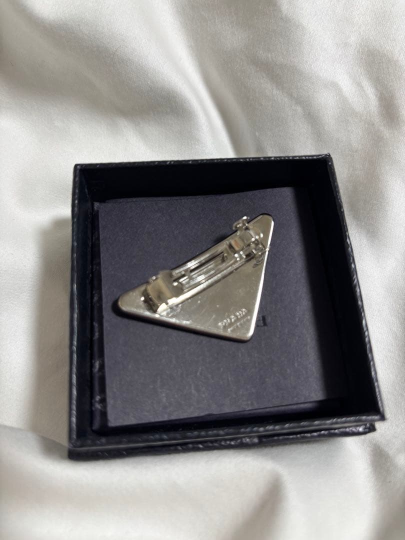 PRADA ヘアクリップ