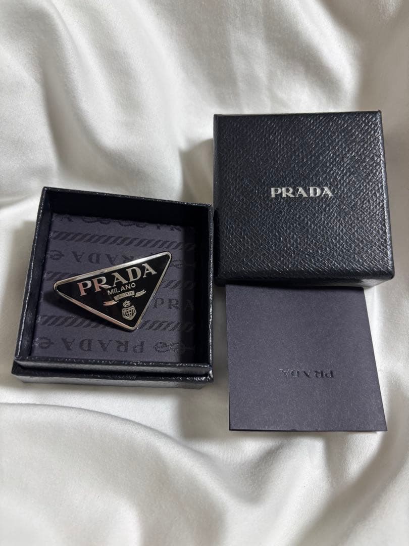 PRADA ヘアクリップ