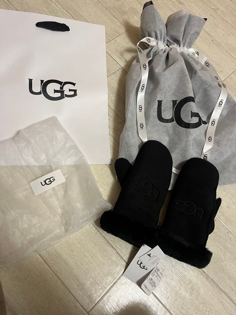 人気デザイン！　UGG 新品　手袋　プレゼント