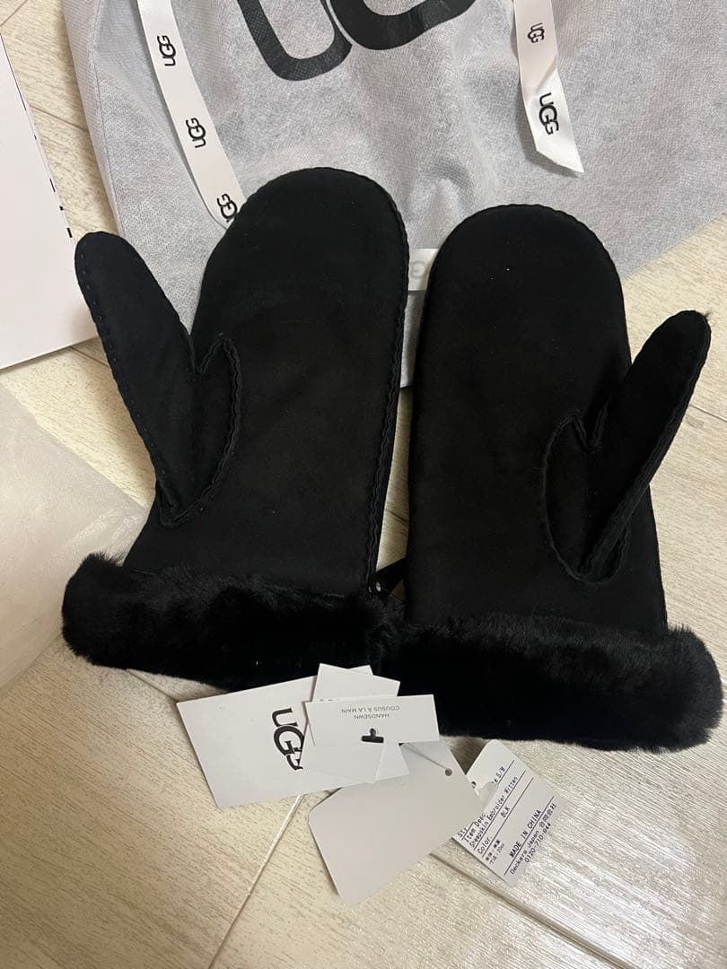 人気デザイン！　UGG 新品　手袋　プレゼント