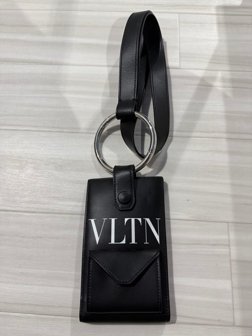 ア*ロ様 値下げ！【ほぼ未使用】 ヴァレンティノ VALENTINOネックストラ