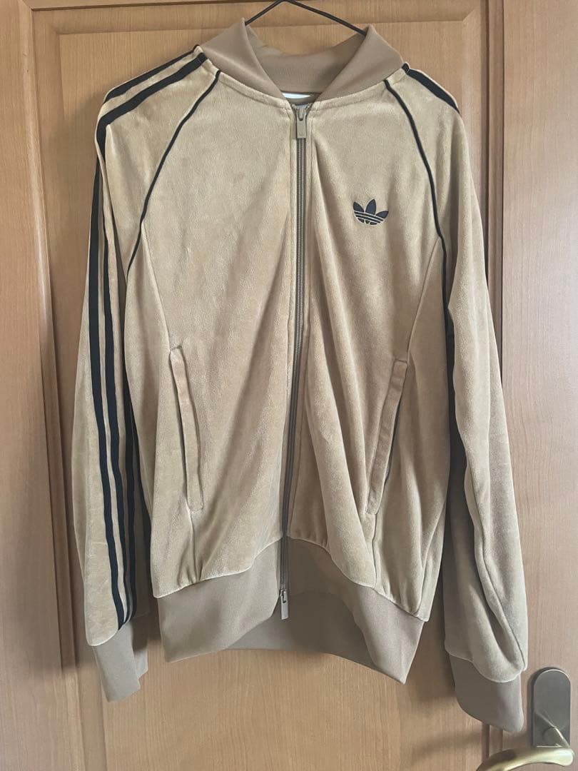 新品未使用adidas ベージュ ジップアップジャケット
