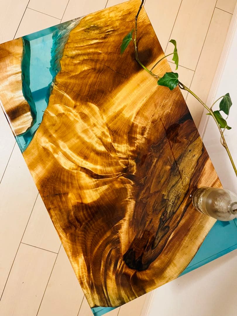 レジンテーブル　ソファテーブル　サイドテーブル　コーヒーテーブル　栃の木