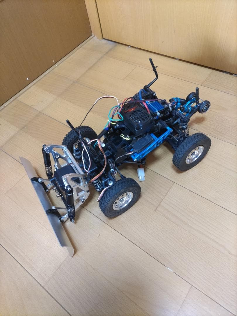 タミヤGF-01　TOYOTA 緑色トラック 除雪用ブレード付き