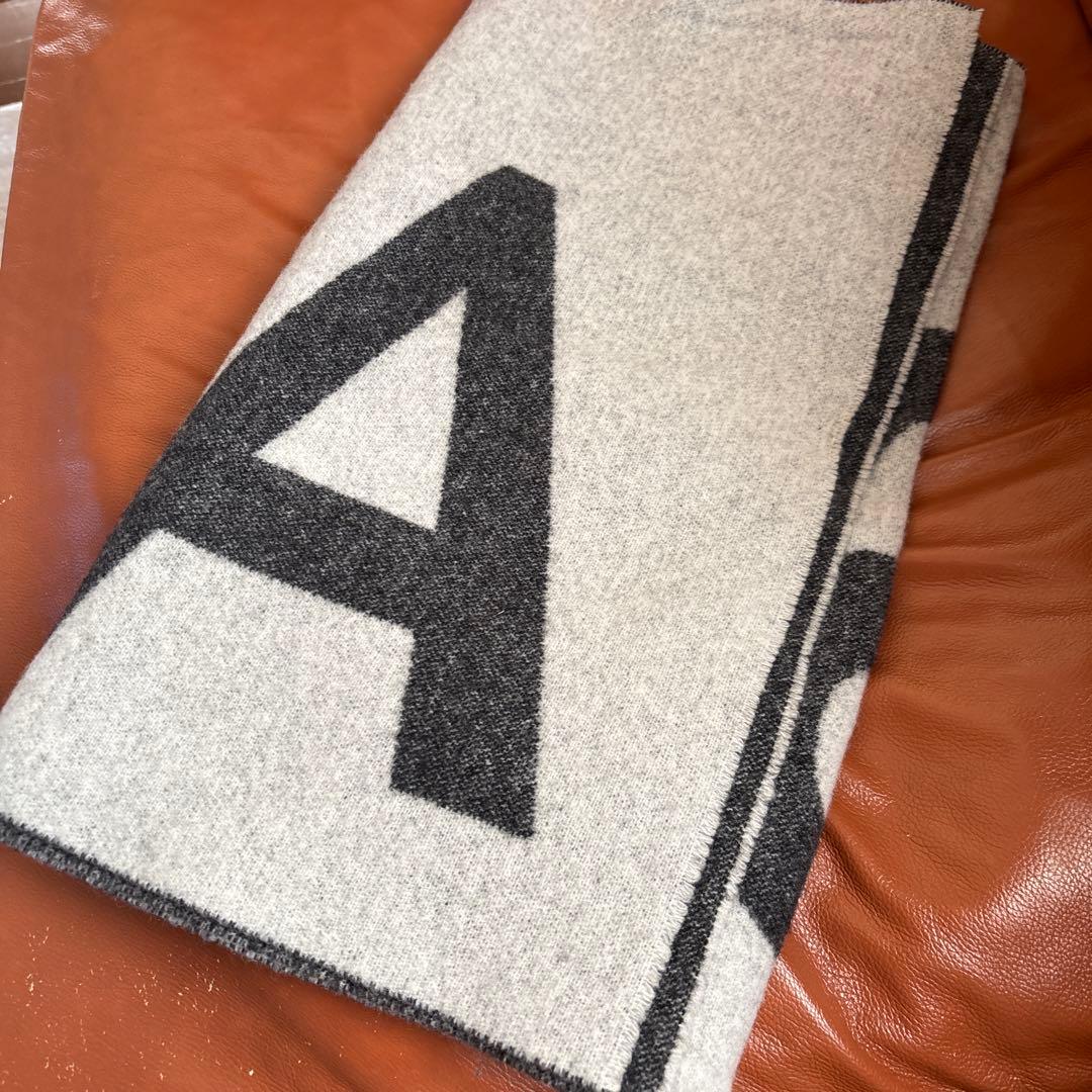 Acne Studios ロゴ入りマフラー グレー