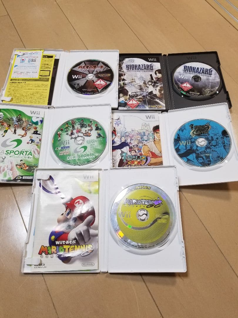 Wii 本体一式、ソフト4作品、コントローラー、ヌンチャク、周辺機器ガイド