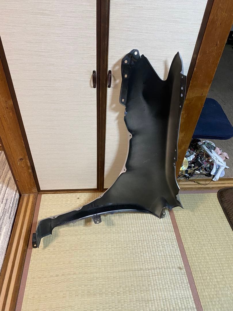 TOYOTA アリオン　DBA-ZRT261 右運転席　フェンダー　A20