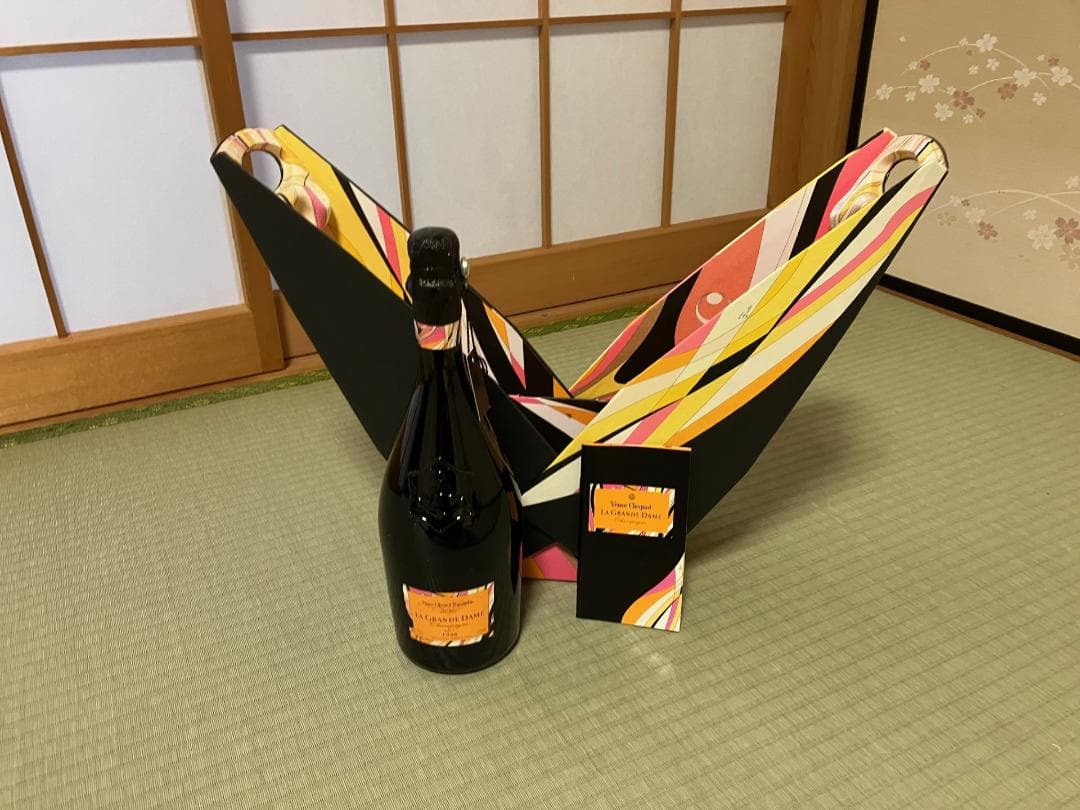 Yoku ヴーヴ クリコ ラ グランダム エミリオプッチ