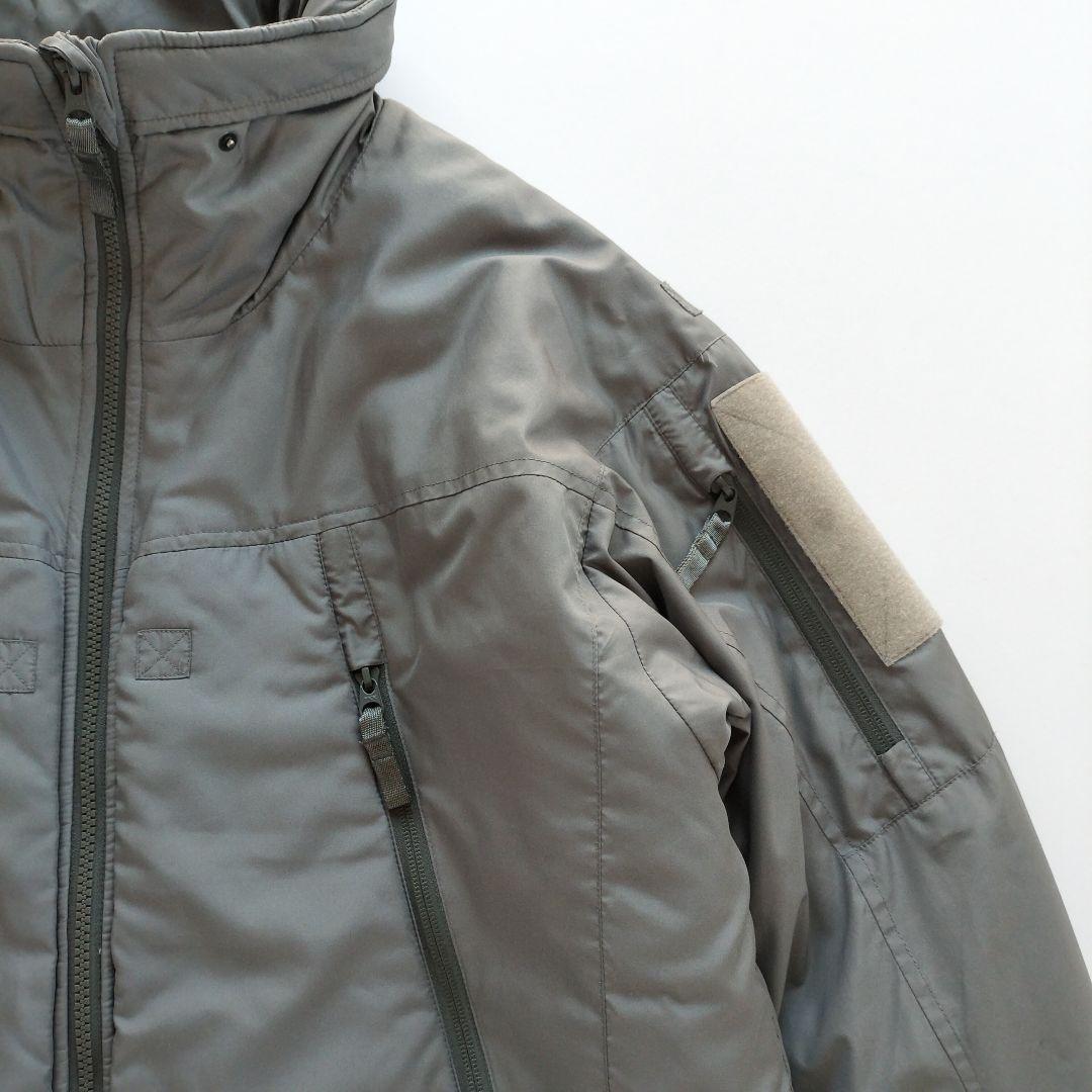 ディスイズネバーザット シンサレート ミリタリージャケット カーキ 【Ｌ相当】