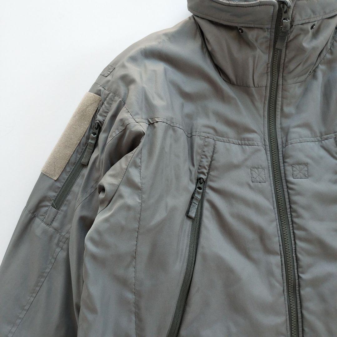 ディスイズネバーザット シンサレート ミリタリージャケット カーキ 【Ｌ相当】