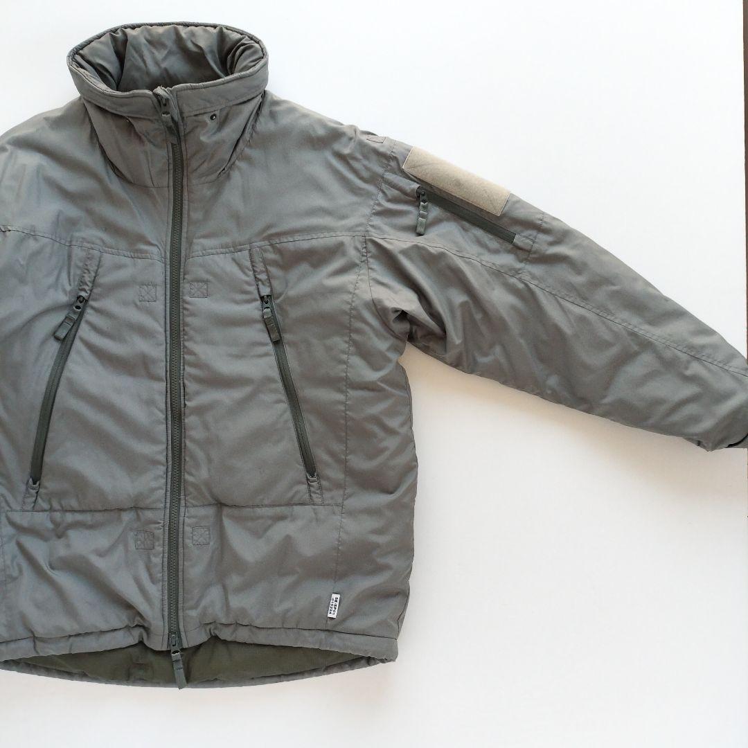 ディスイズネバーザット シンサレート ミリタリージャケット カーキ 【Ｌ相当】