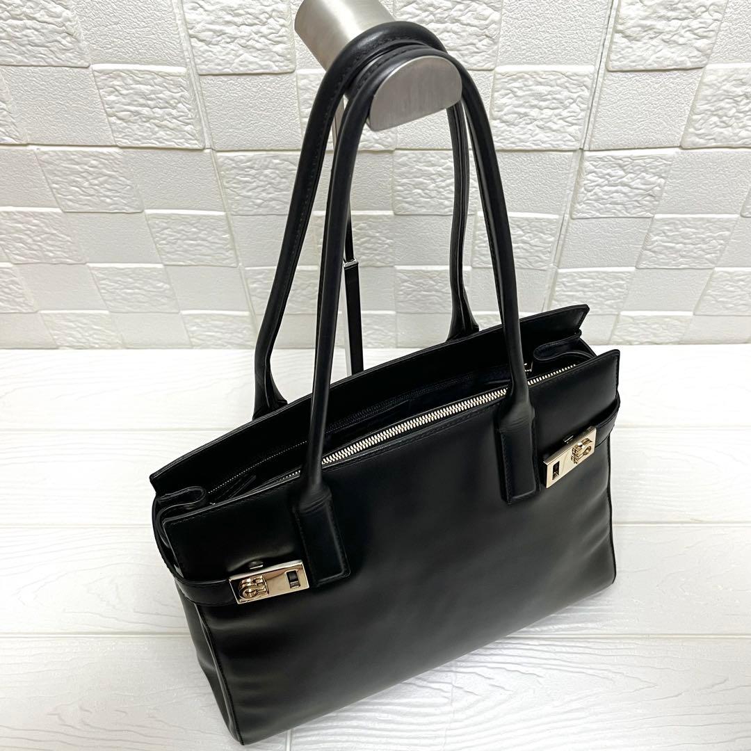 ✨極美品✨☘️フェラガモ☘️✨トートバッグ✨肩掛け✨ガンチーニ✨ゴールド金具✨