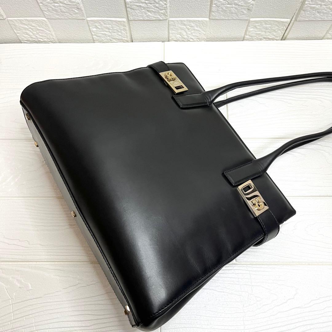 ✨極美品✨☘️フェラガモ☘️✨トートバッグ✨肩掛け✨ガンチーニ✨ゴールド金具✨