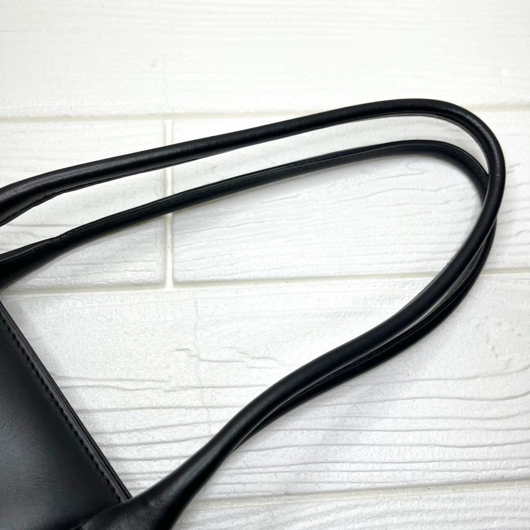 ✨極美品✨☘️フェラガモ☘️✨トートバッグ✨肩掛け✨ガンチーニ✨ゴールド金具✨