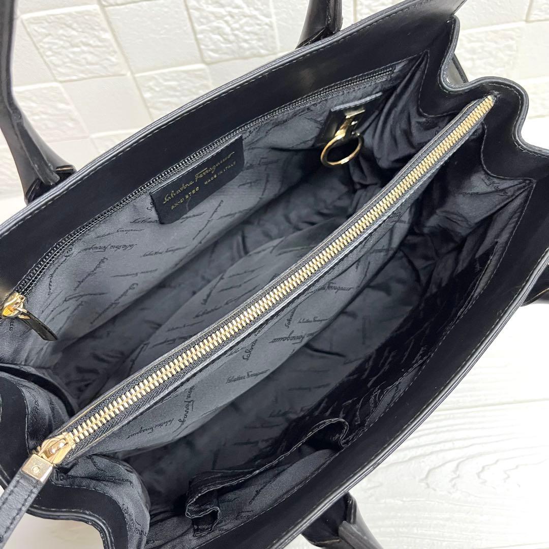 ✨極美品✨☘️フェラガモ☘️✨トートバッグ✨肩掛け✨ガンチーニ✨ゴールド金具✨