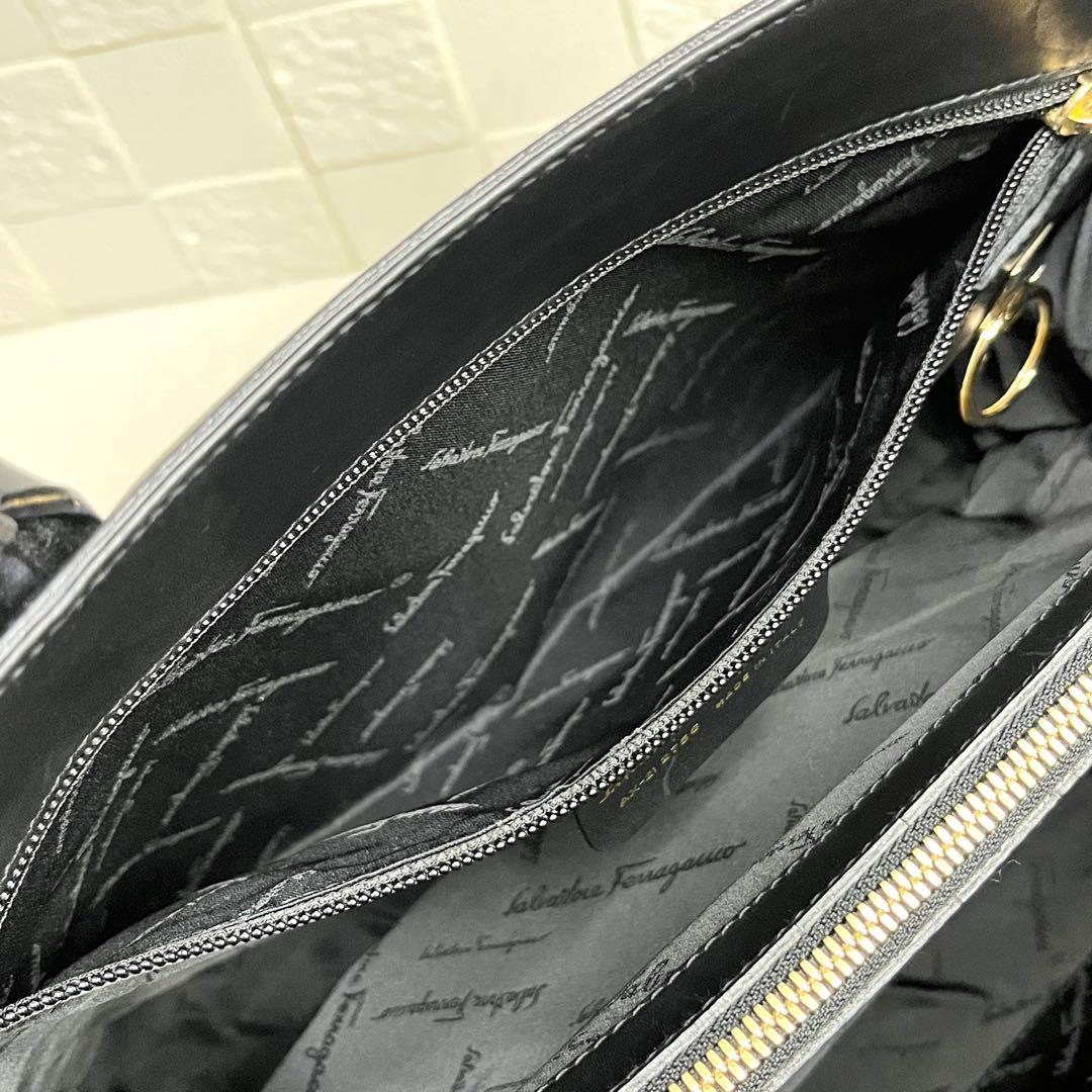 ✨極美品✨☘️フェラガモ☘️✨トートバッグ✨肩掛け✨ガンチーニ✨ゴールド金具✨