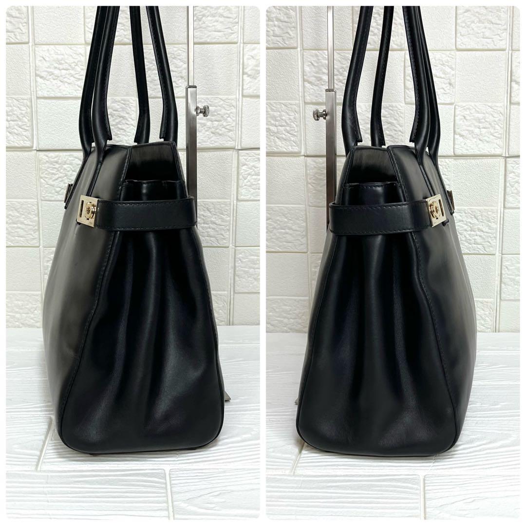 ✨極美品✨☘️フェラガモ☘️✨トートバッグ✨肩掛け✨ガンチーニ✨ゴールド金具✨