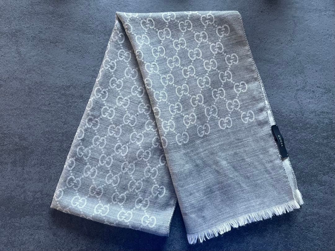 GUCCI GGロゴマフラー グレー フリンジ付き