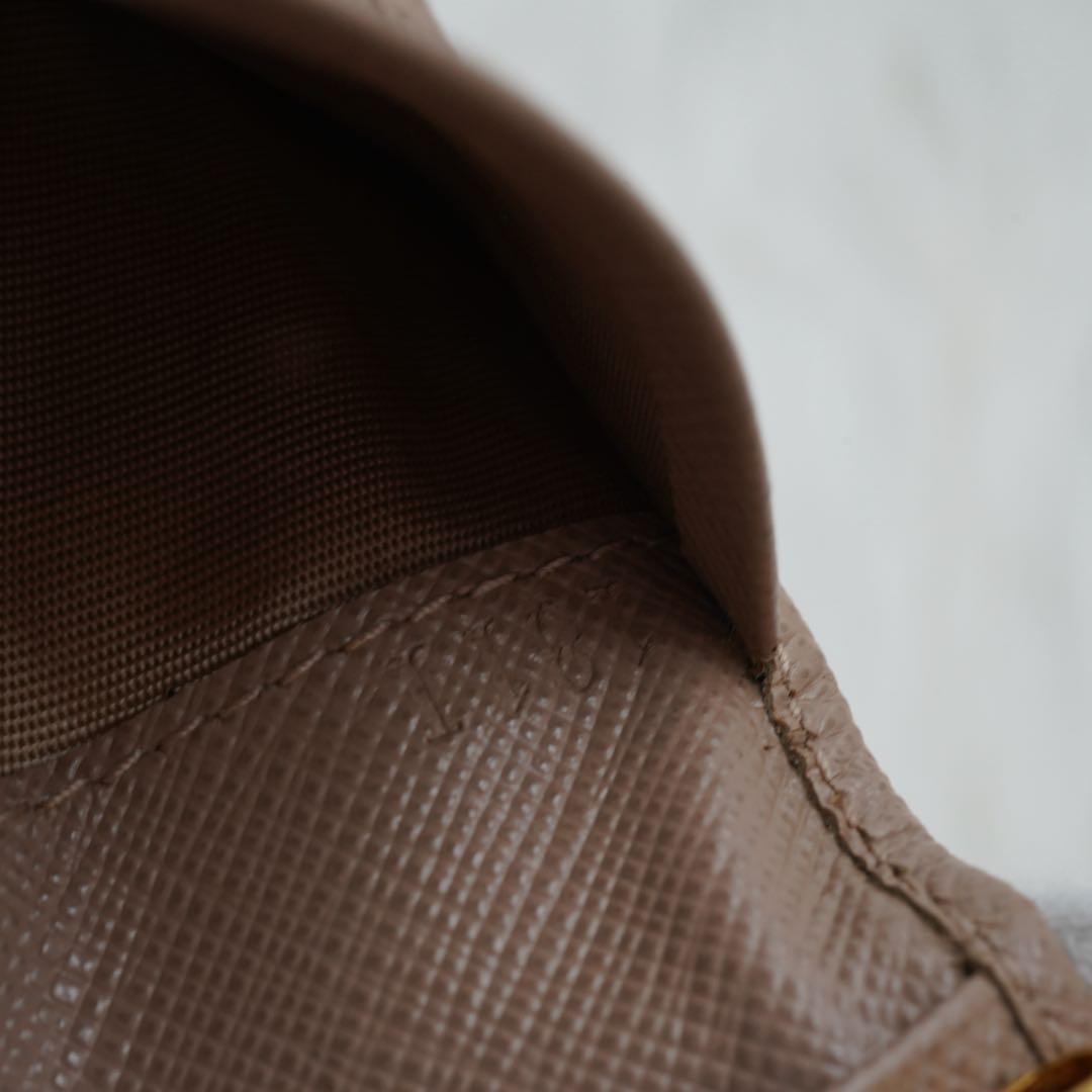 極美品　箱付き　PRADA プラダ　キーケース　サフィアーノ　ベージュ　希少