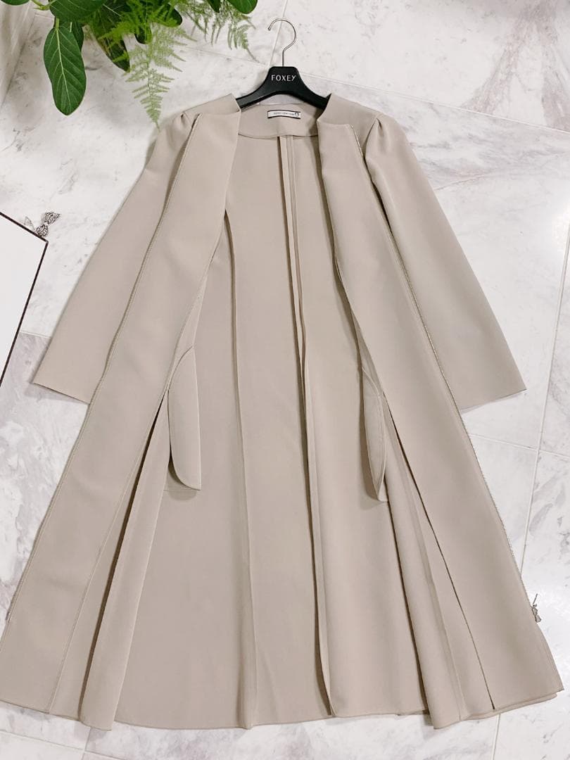 新品同様★FOXEY/フォクシーコート カフェクレーム ’23掲載商品40