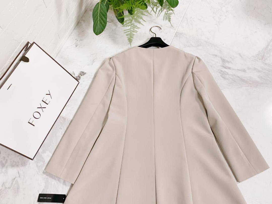 新品同様★FOXEY/フォクシーコート カフェクレーム ’23掲載商品40