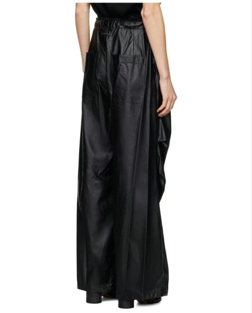 MM6 Maison Margiela ブラックドレープフェイクレザーパンツ