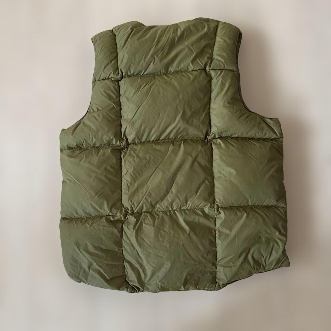 エンジニアードガーメンツ ダウンベスト　サイズL カーキ
