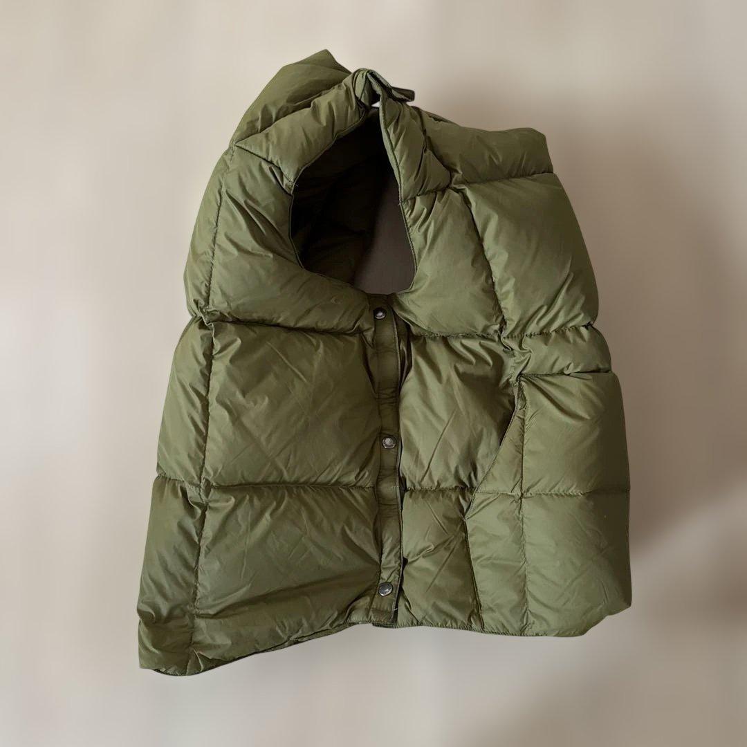 エンジニアードガーメンツ ダウンベスト　サイズL カーキ