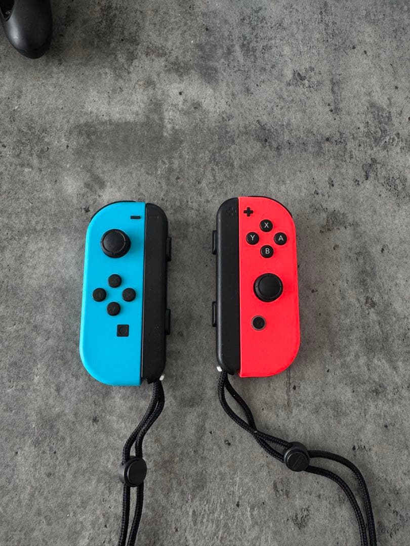 Nintendo Switch ほぼ未使用＋Joy-Con追加＋ハンドル付き