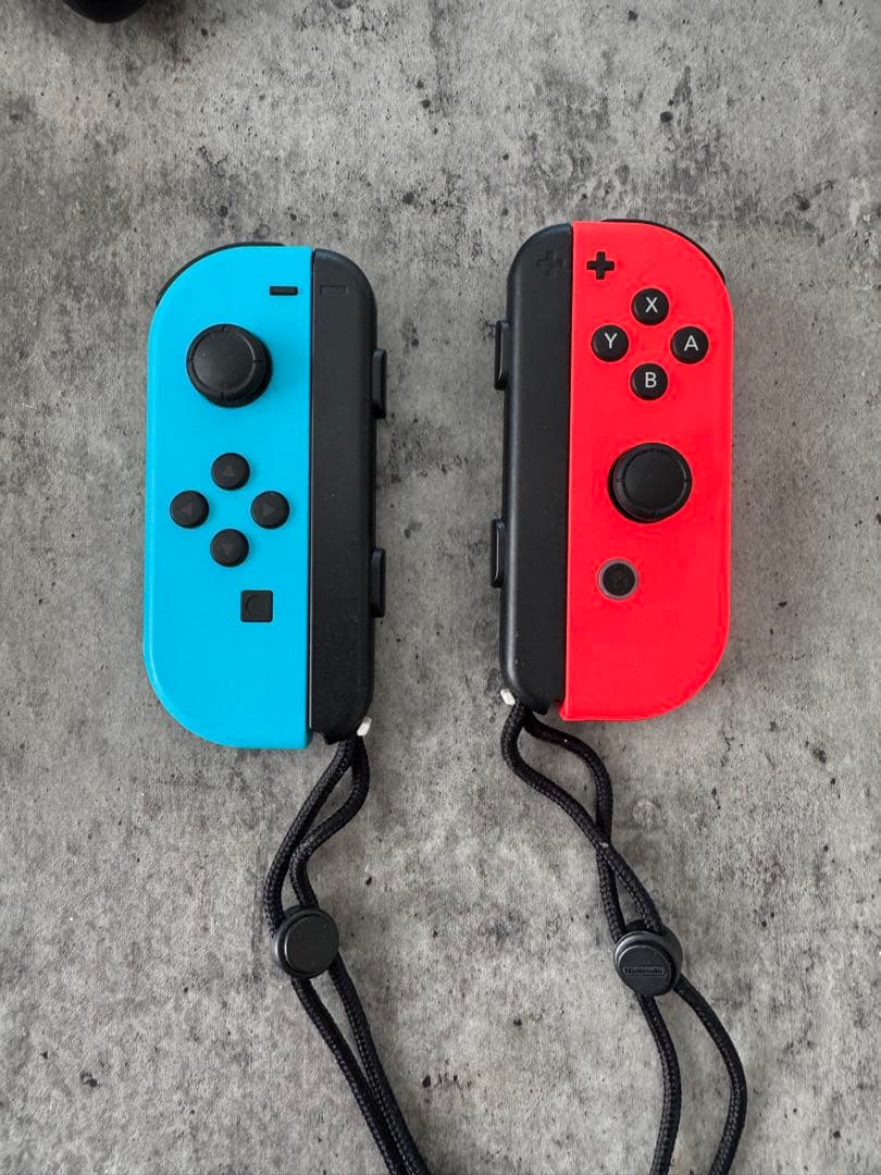 Nintendo Switch ほぼ未使用＋Joy-Con追加＋ハンドル付き