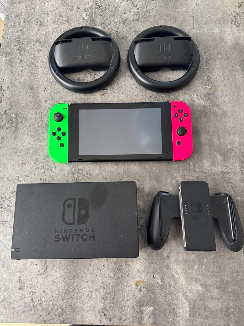 Nintendo Switch ほぼ未使用＋Joy-Con追加＋ハンドル付き