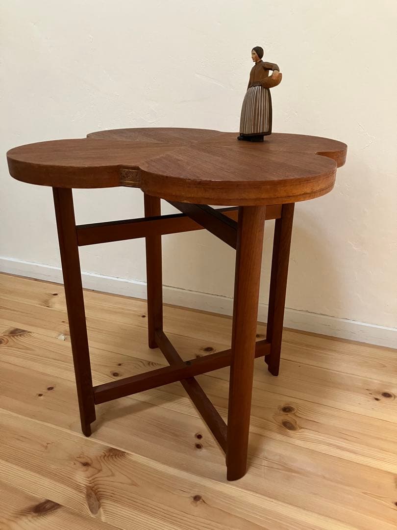 週末セールヴィンテージ　お花の形の折り畳みサイドテーブル　チーク