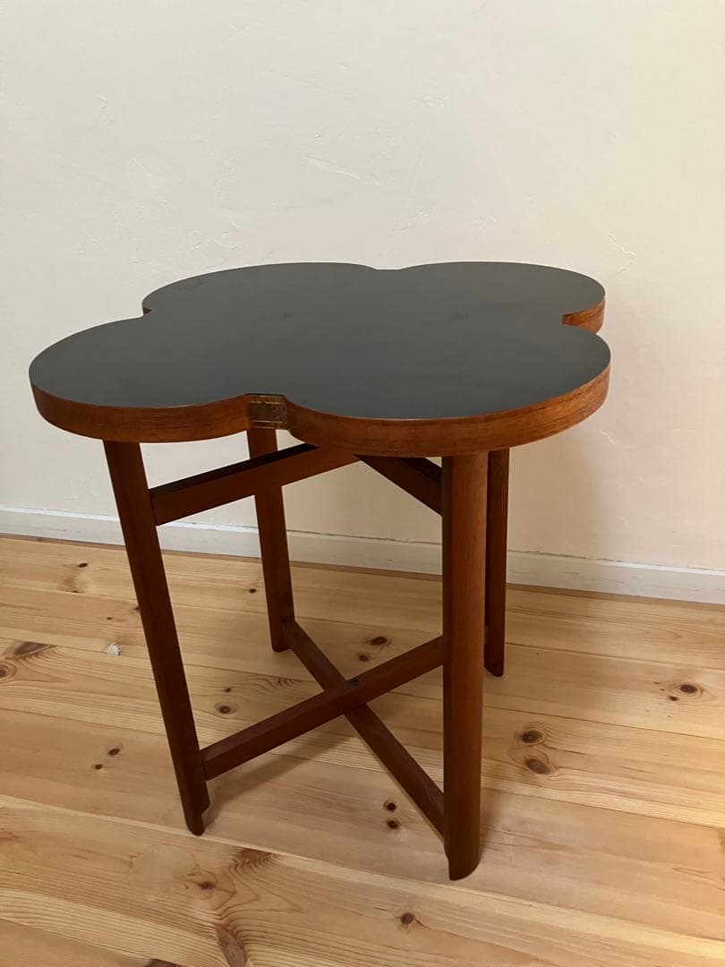 週末セールヴィンテージ　お花の形の折り畳みサイドテーブル　チーク