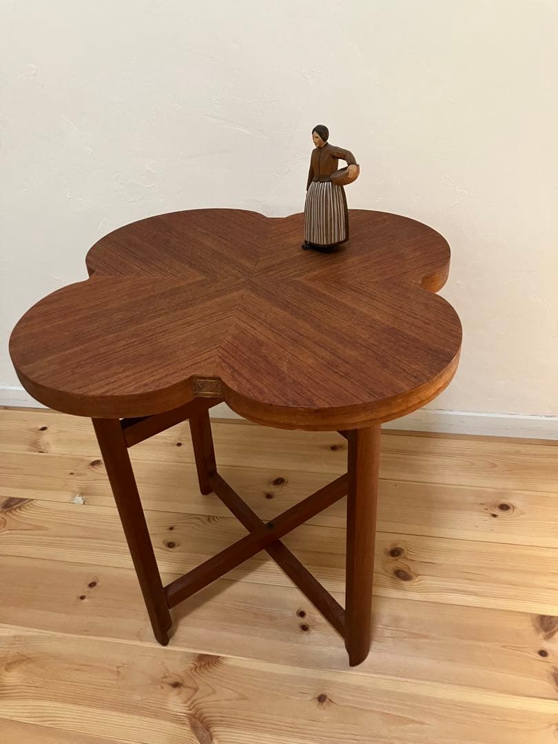 週末セールヴィンテージ　お花の形の折り畳みサイドテーブル　チーク