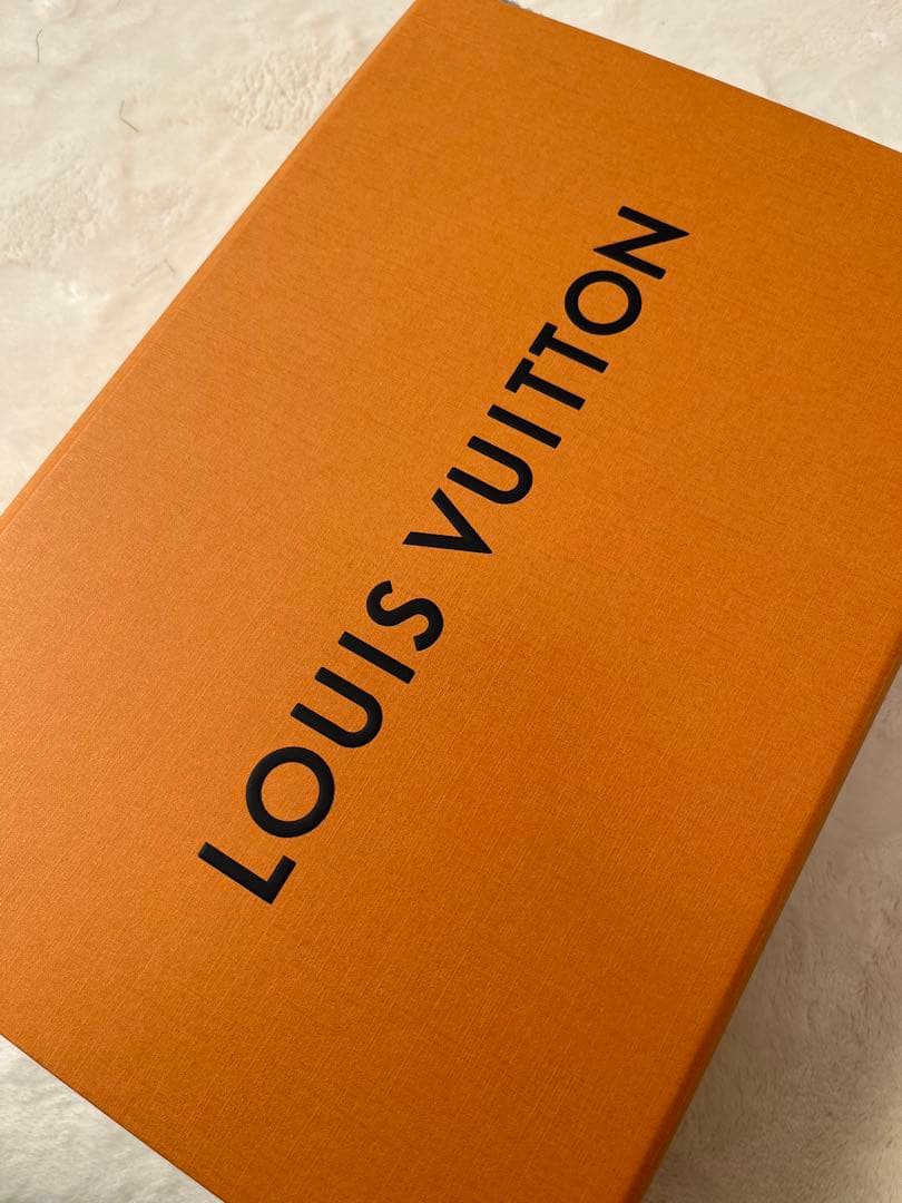Louis Vuitton ヴィヴィエンヌ　マフラー