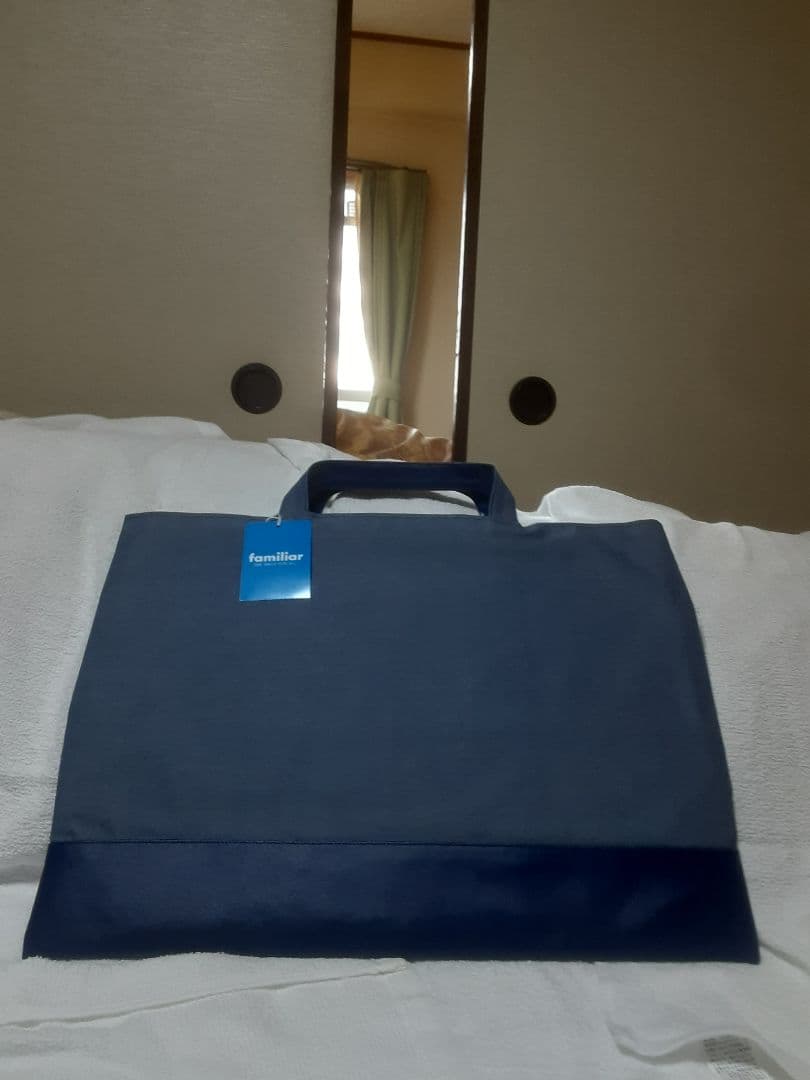 新品タグ付き　ファミリアデニムバック「ケーキはいかが」値引きしました