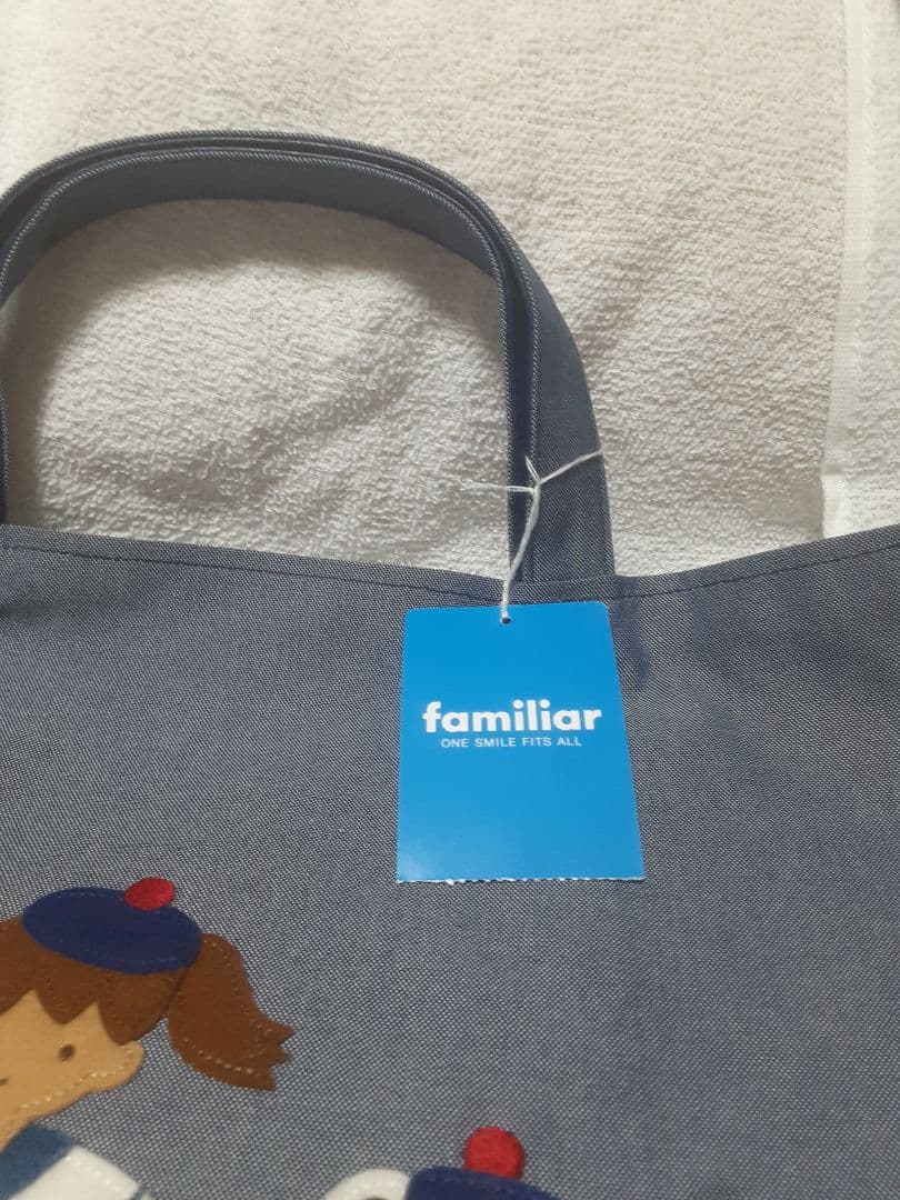 新品タグ付き　ファミリアデニムバック「ケーキはいかが」値引きしました