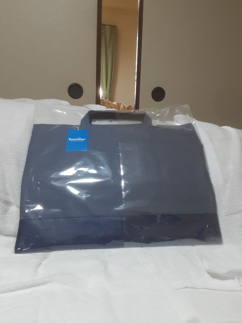 新品タグ付き　ファミリアデニムバック「ケーキはいかが」値引きしました