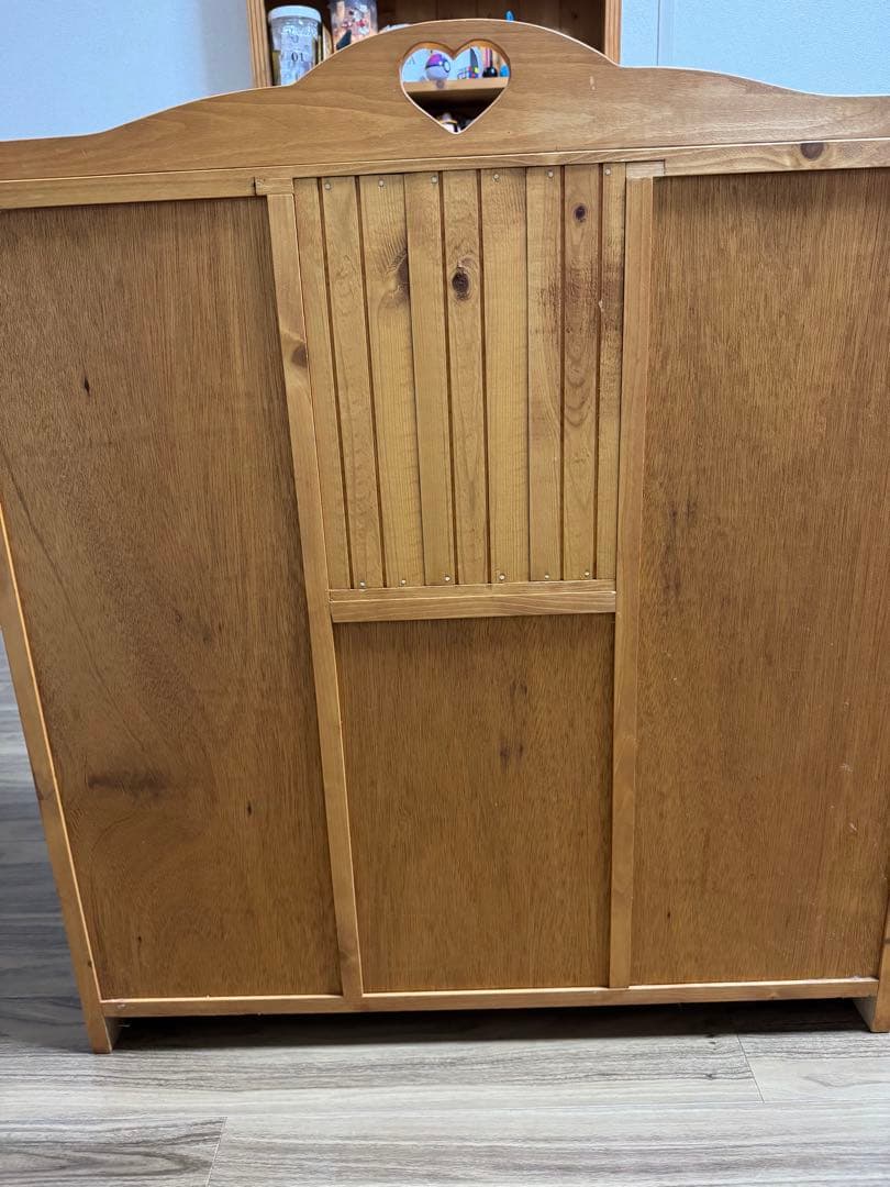 カントリー家具　木製　ハート型装飾　キャビネット