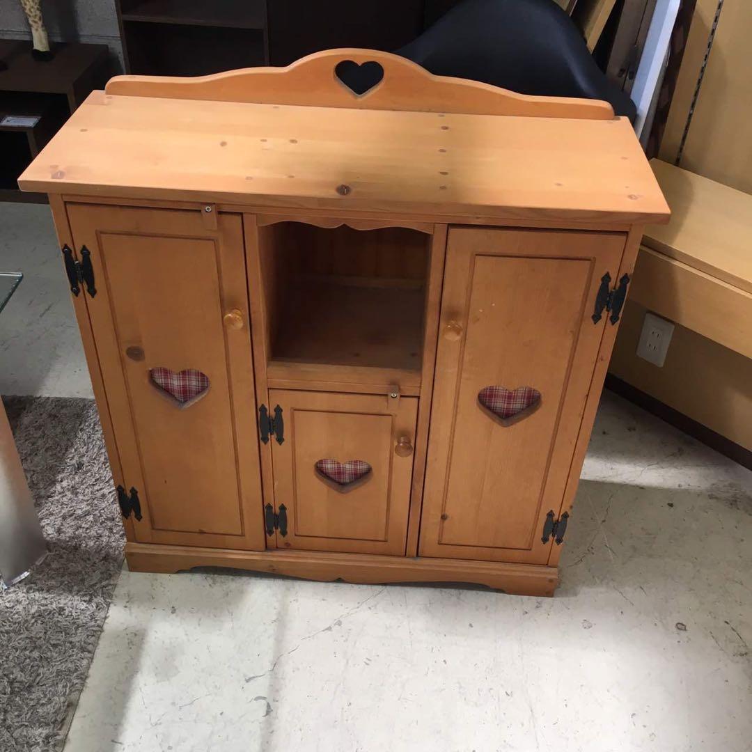 カントリー家具　木製　ハート型装飾　キャビネット