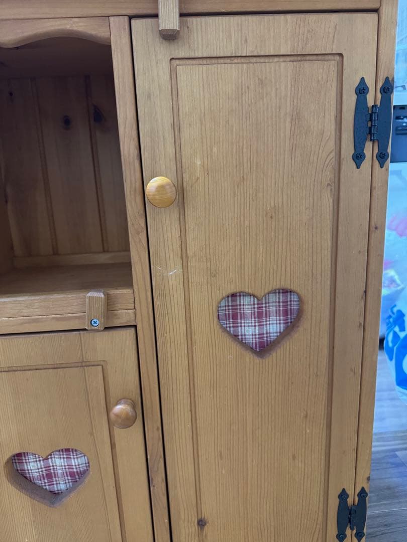 カントリー家具　木製　ハート型装飾　キャビネット