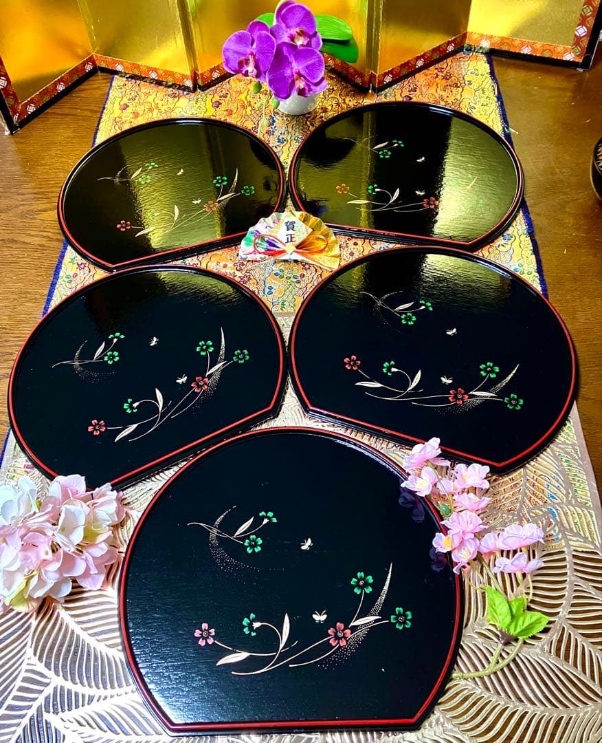 お正月　翔山窯　羽子板皿　小皿　羽子板箸置き　お椀　醤油差し　両面　半月盆付き