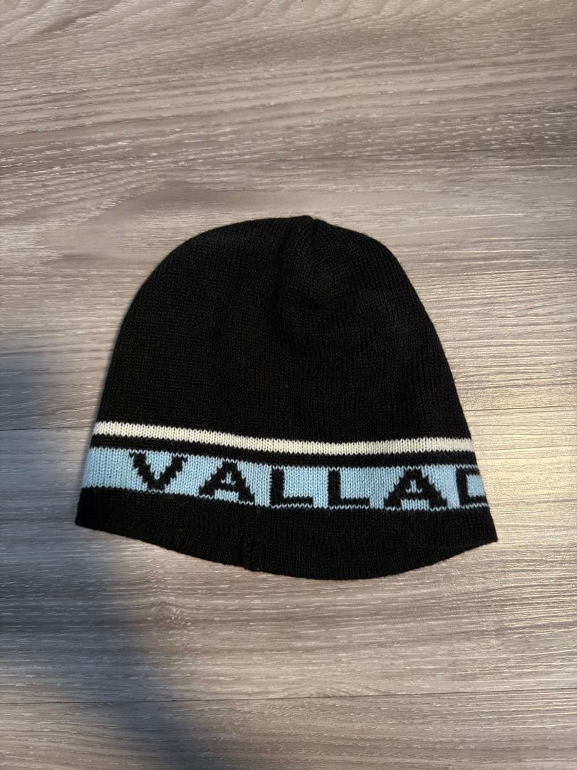 VALLAD ロゴ入り 黒 ニット帽