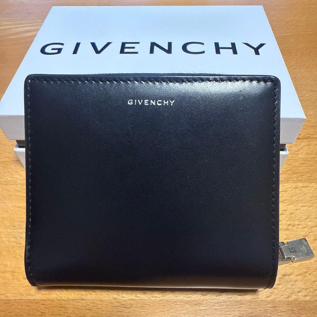 (美品) GIVENCHY カーフレザー 黒 二つ折り財布