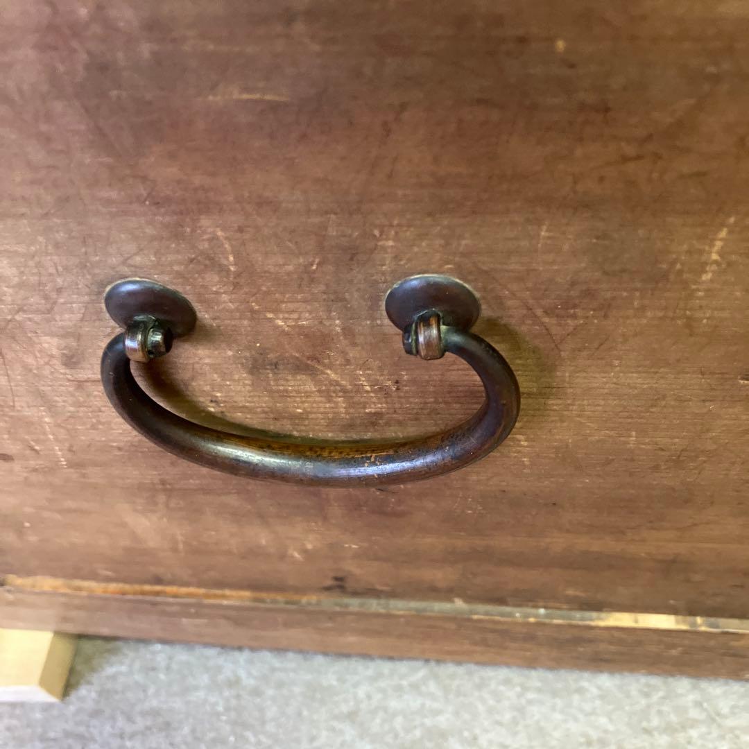銅の取手金具のレトロなニ段引き出し（ローチェスト）