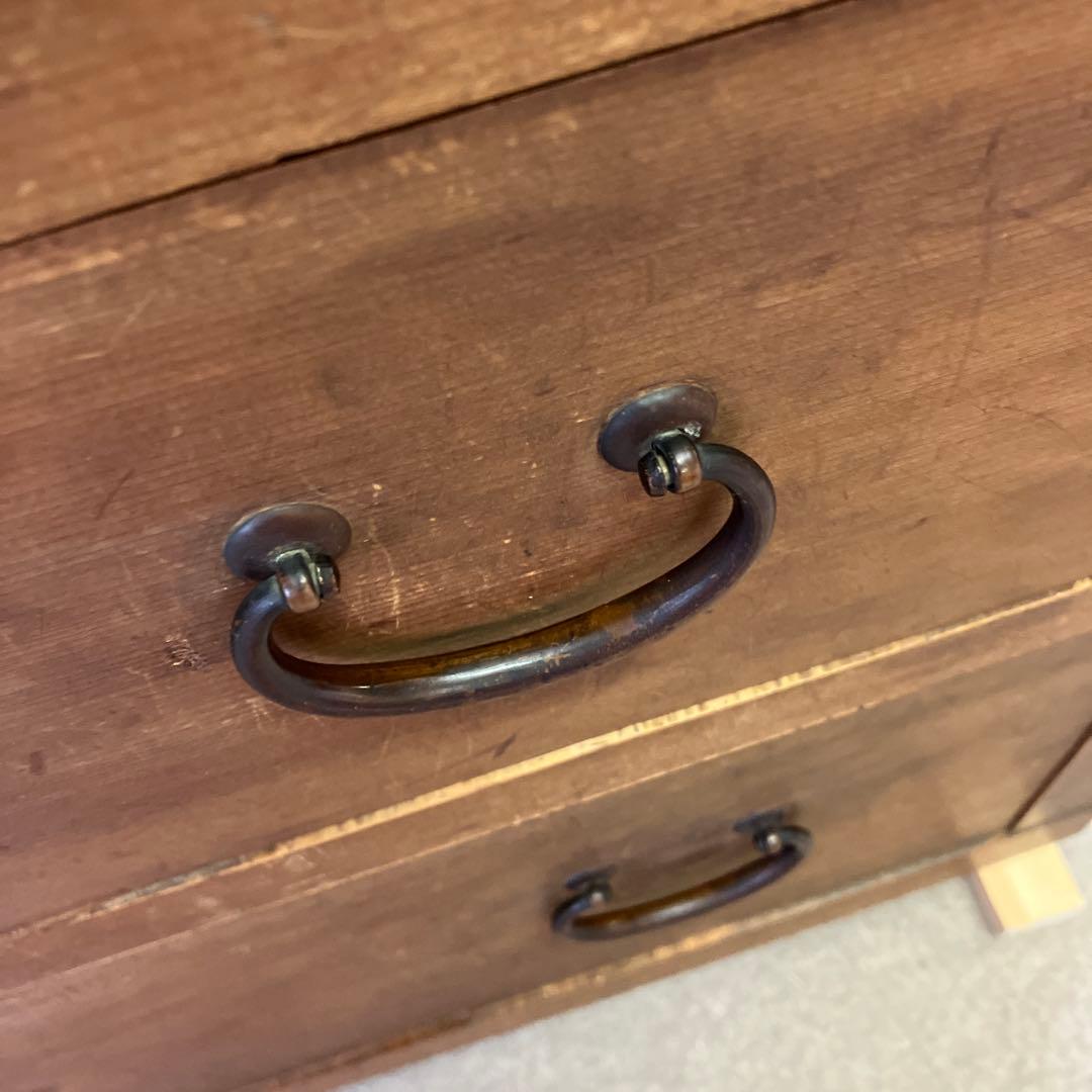 銅の取手金具のレトロなニ段引き出し（ローチェスト）
