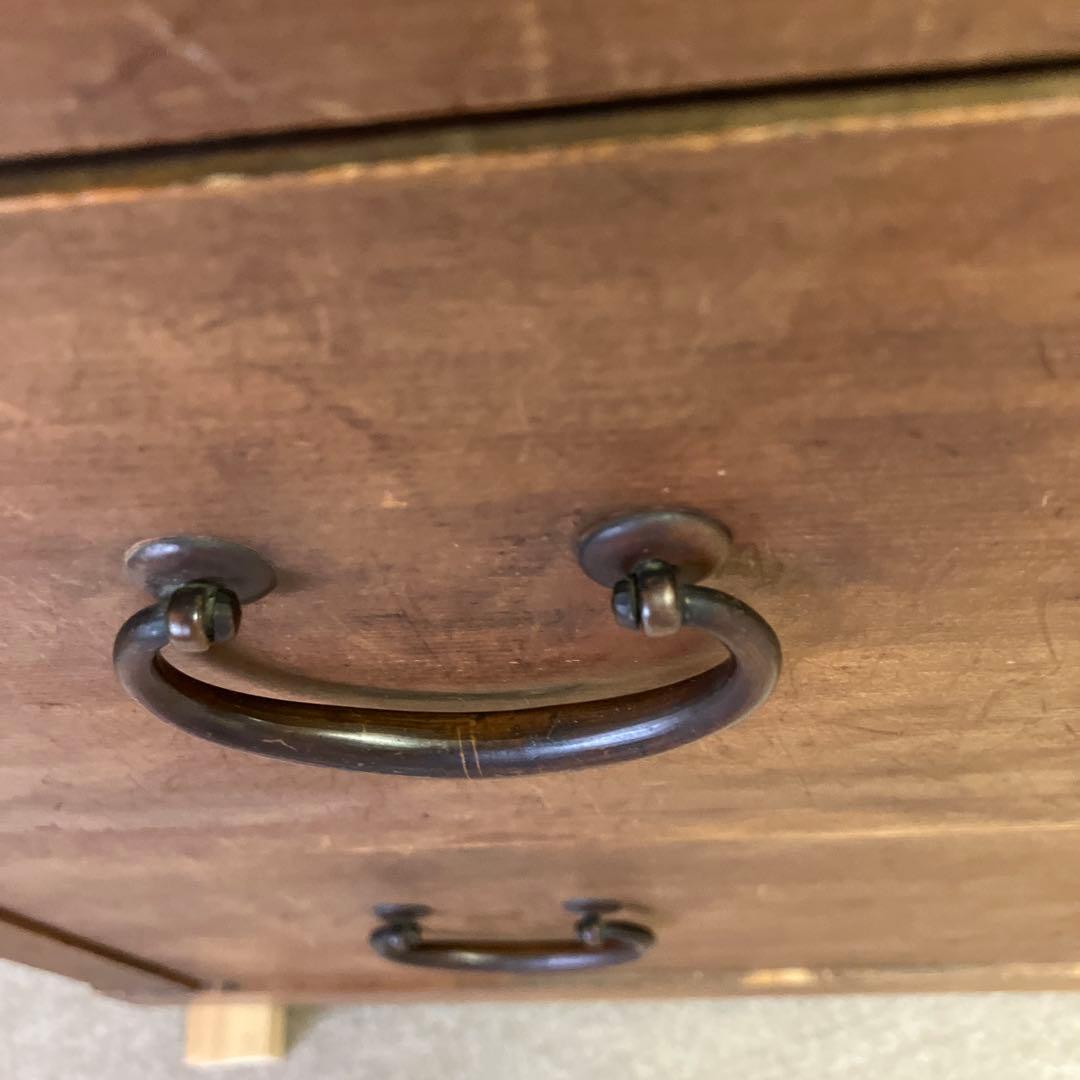 銅の取手金具のレトロなニ段引き出し（ローチェスト）