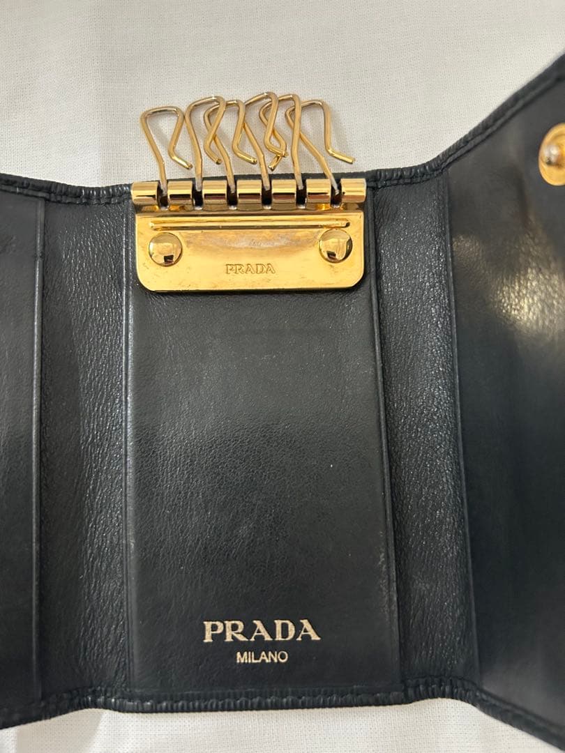 PRADA プラダ　ブラック レザー キーケース６連