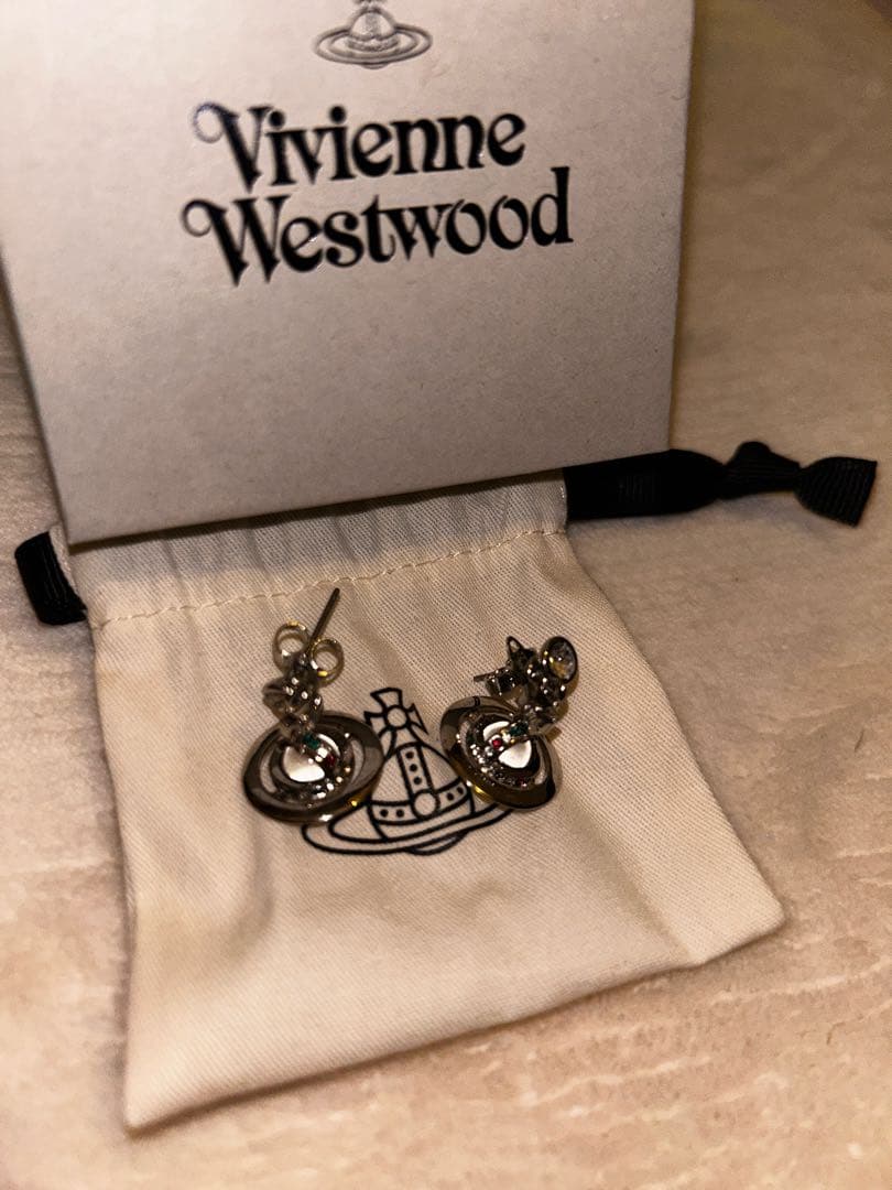 vivienne westwood プチオーブドロップピアス　ガンメタル