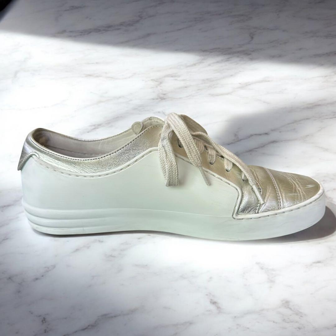 CHANEL ココマーク　型押し　ホワイト　シルバー　スニーカー　24cm